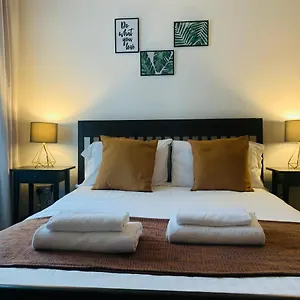 Apartamento Unique 2 Bedroom In London/ Excel / Olympic Close To Line Tube Station With Gated Parking Space, Londres