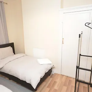 Сasa de vacaciones Cheerful 4 Bedroom House In Greater, Londres