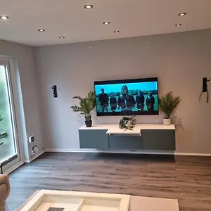 Bright, Spacious 4 Bed With A Jacuzzi! London