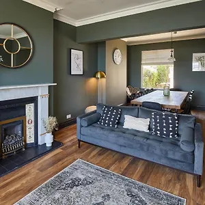 Host & - Raven House Holiday home Robin Hood's Bay