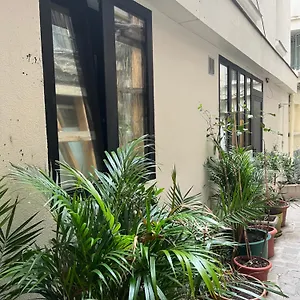 Grand Au Rez De Chaussee En Plein Coeur De Apartment Paris